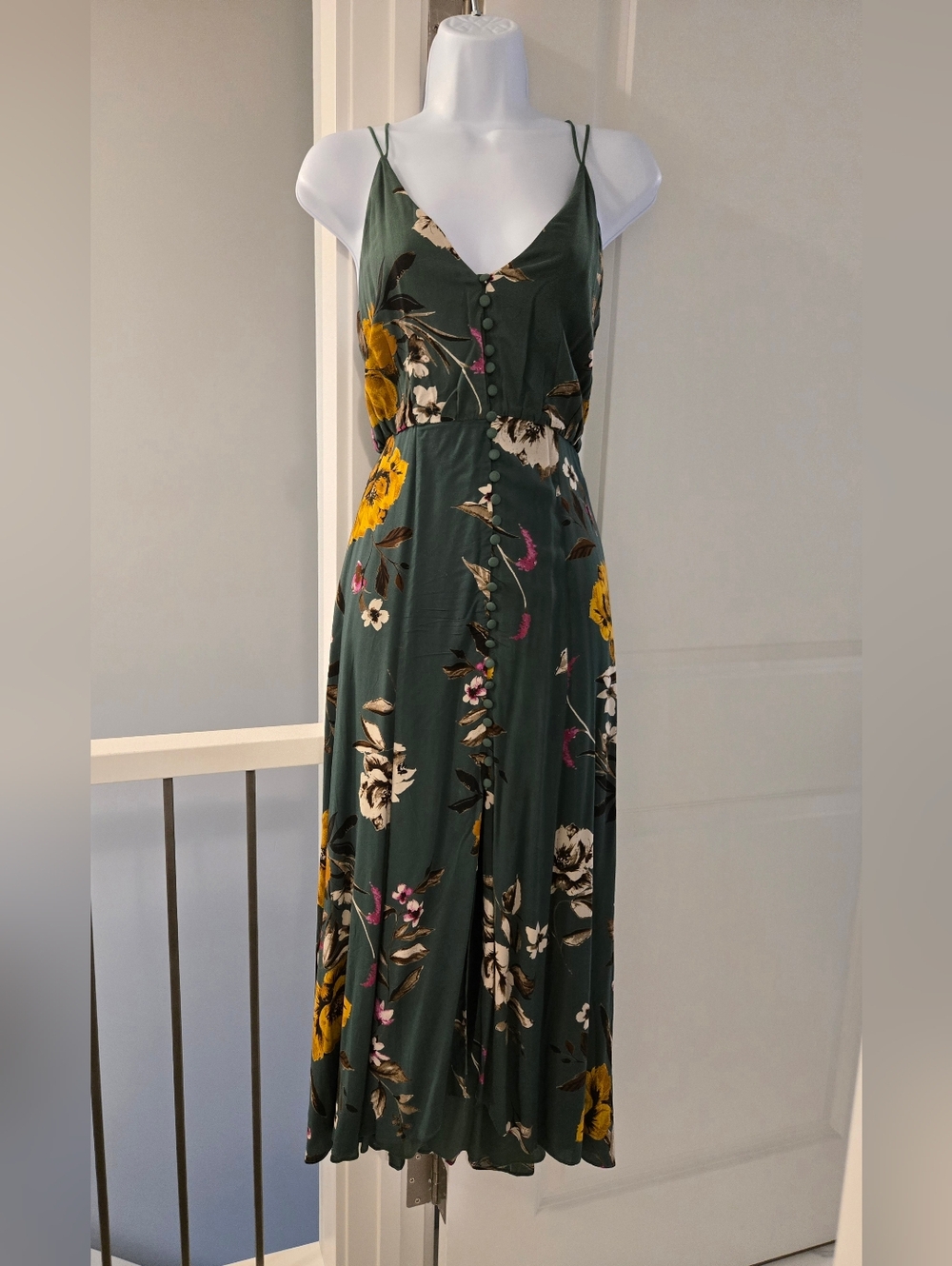 Urban Outfitters Lady Lava Green Floral Covered Button-Down Midi
Dress Size 0 - Picture 6 of 14